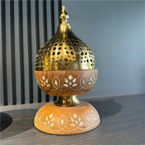 incense wood with shells base