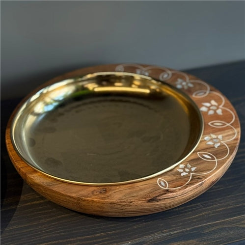 wood plate with flat gold plate M